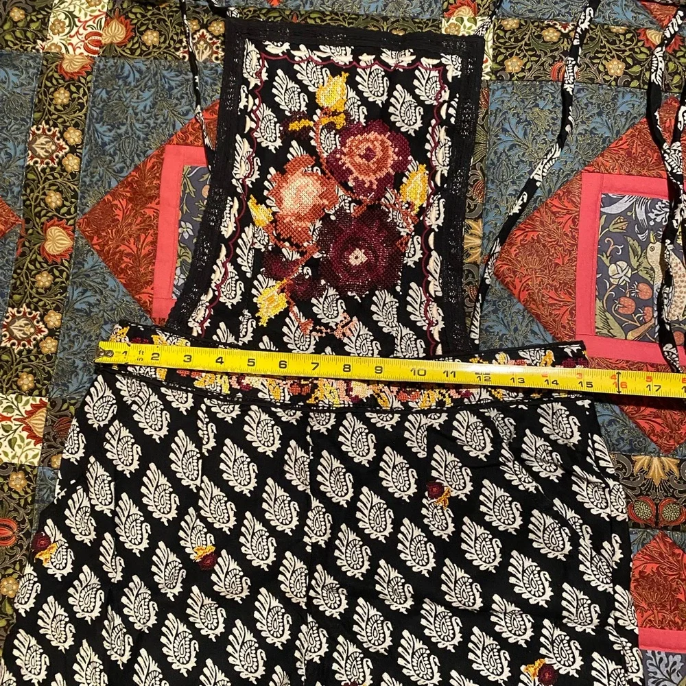 NWT ANTHRO Black Floral Embroidered Wide Leg Apron Jumpsuit Overalls Size 10 - Picture 14 of 16